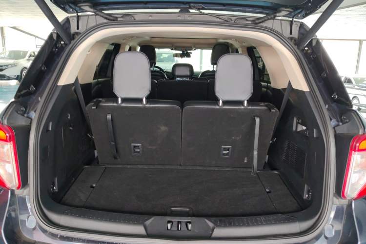 Used Ford Explorer 2020 EcoBoost 285 Rear-Drive Trend Edition 7-Seater Trunk