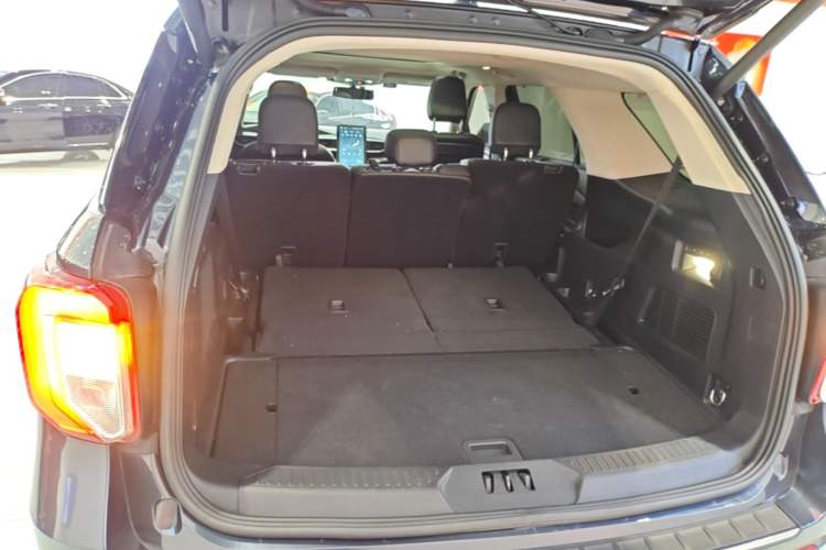 Used Ford Explorer 2020 EcoBoost 285 4x4 Titanium Edition 7-Seater Trunk