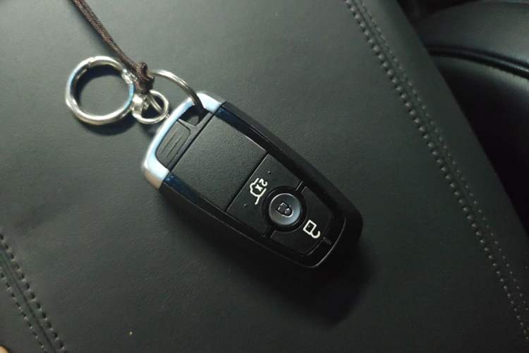 Used Ford Explorer 2020 EcoBoost 285 4x4 Platinum Edition 6 Seats Vehicle Key