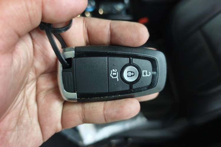 Used Ford Explorer 2020 EcoBoost 285 4x4 Titanium Edition 6 Seats Vehicle Key