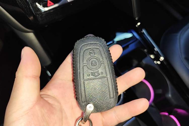 Used Ford Explorer 2020 EcoBoost 285 4x4 Titanium Edition 6 Seats Vehicle Key