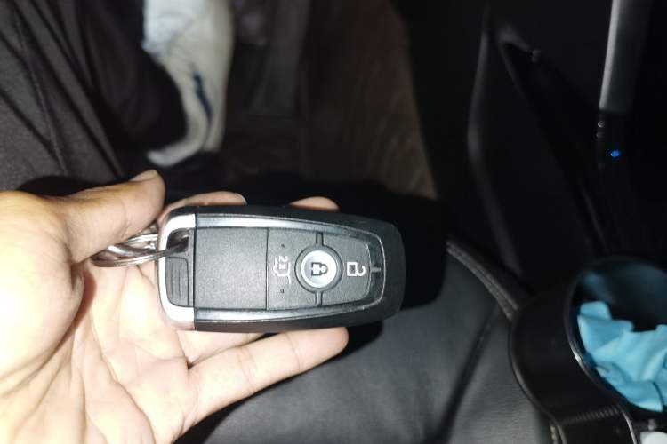 Used Ford Explorer 2020 EcoBoost 285 4x4 Titanium Edition 6 Seats Vehicle Key