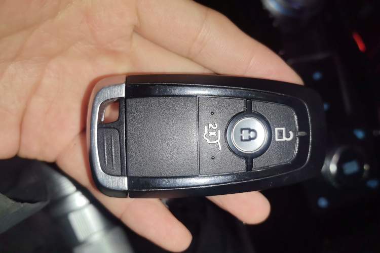 Used Ford Explorer 2020 EcoBoost 285 4x4 Titanium Edition 6 Seats Vehicle Key