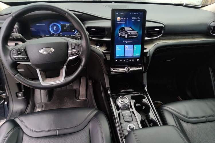 Used Ford Explorer 2020 EcoBoost 285 4x4 Platinum Edition 7-Seater Center Console