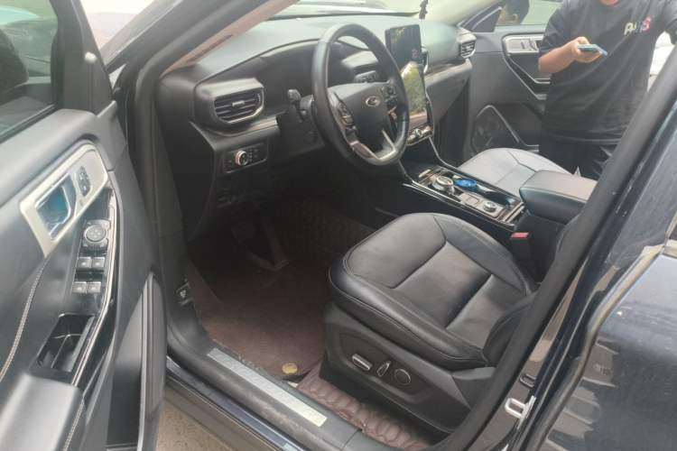Used Ford Explorer 2020 EcoBoost 285 4x4 Titanium Edition 7-Seater Driver Seat