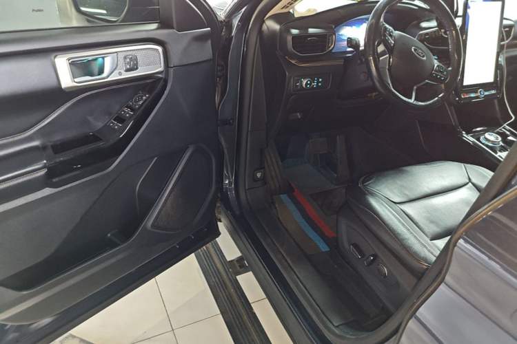 Used Ford Explorer 2020 EcoBoost 285 4x4 Titanium Edition 6 Seats Driver Seat