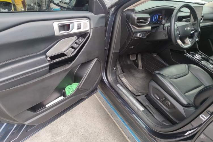 Used Ford Explorer 2020 EcoBoost 285 4x4 Platinum Edition 7-Seater Driver Seat