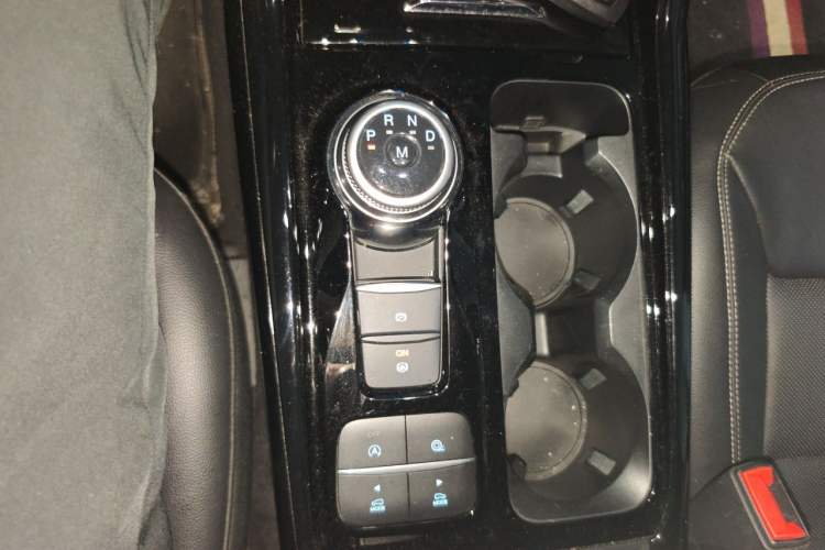 Used Ford Explorer 2020 EcoBoost 285 Rear-Drive Trend Edition 7-Seater Gear Lever