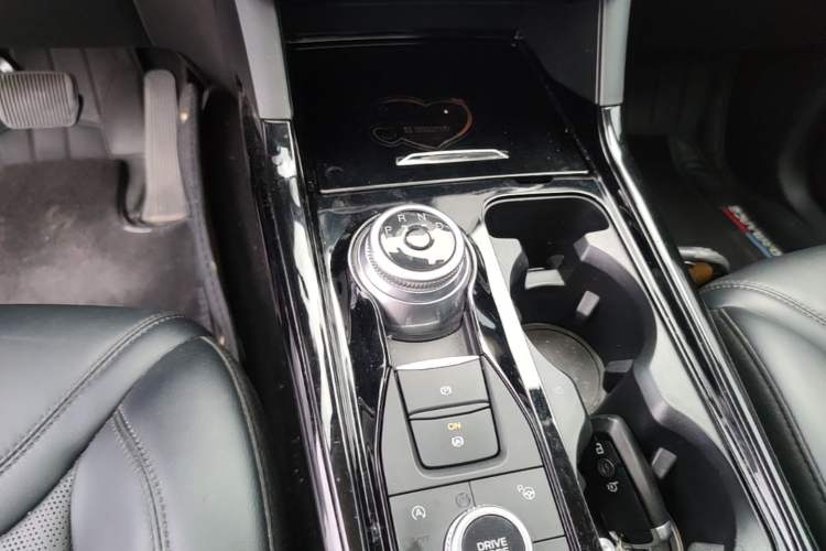 Used Ford Explorer 2020 EcoBoost 285 4x4 Platinum Edition 7-Seater Gear Lever