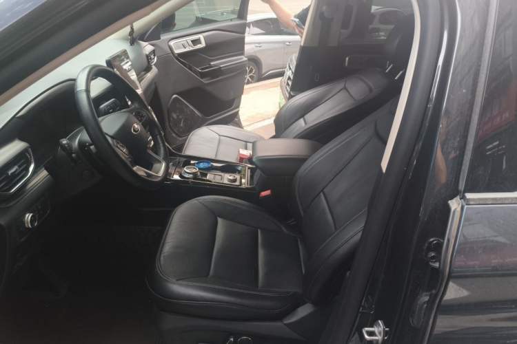 Used Ford Explorer 2020 EcoBoost 285 4x4 Titanium Edition 7-Seater Left Front Seat