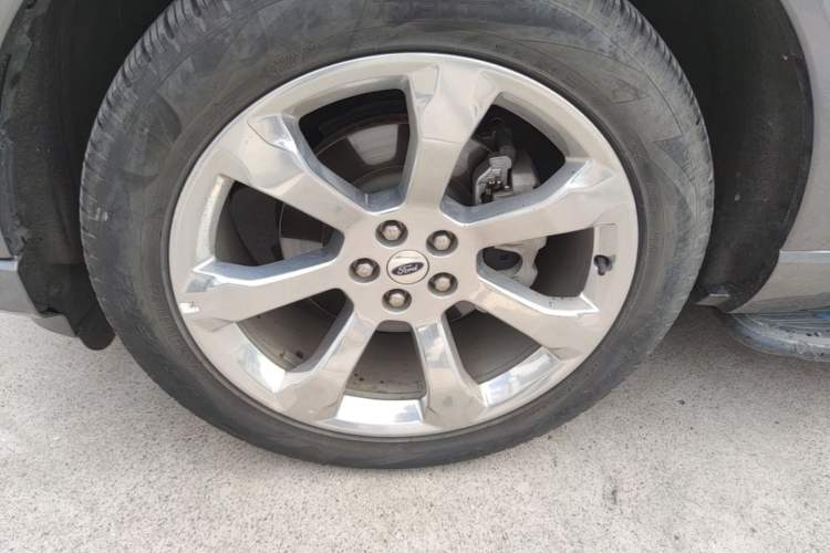 Used Ford Explorer 2020 EcoBoost 285 4x4 Platinum Edition 7-Seater Left Front Wheel Hub