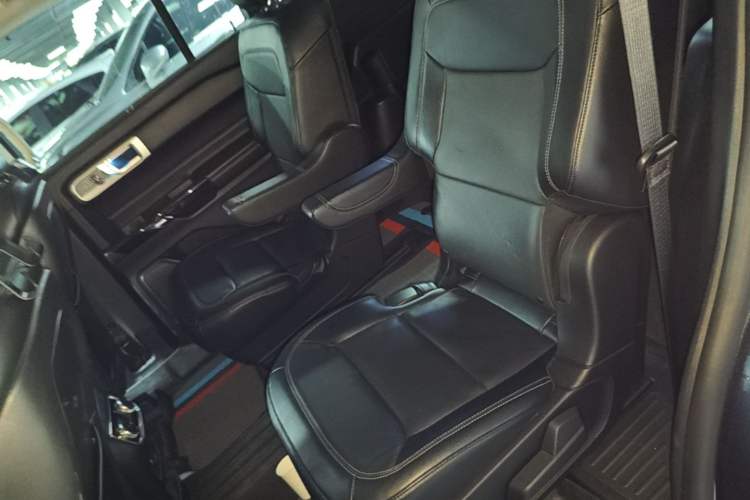 Used Ford Explorer 2020 EcoBoost 285 4x4 Titanium Edition 6 Seats Left Rear Seat