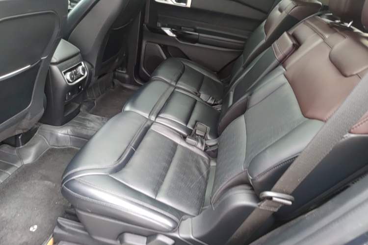 Used Ford Explorer 2020 EcoBoost 285 4x4 Platinum Edition 7-Seater Left Rear Seat