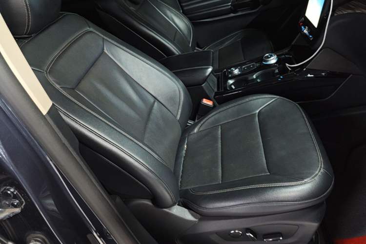 Used Ford Explorer 2020 EcoBoost 285 4x4 Titanium Edition 6 Seats Right Front Seat