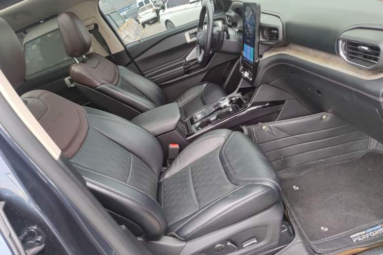 Used Ford Explorer 2020 EcoBoost 285 4x4 Platinum Edition 7-Seater Right Front Seat