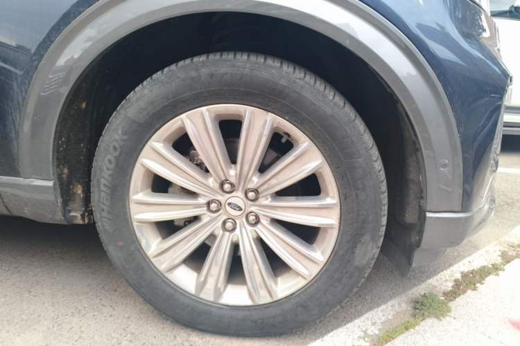 Used Ford Explorer 2020 EcoBoost 285 4x4 Titanium Edition 7-Seater Right Front Wheel Hub