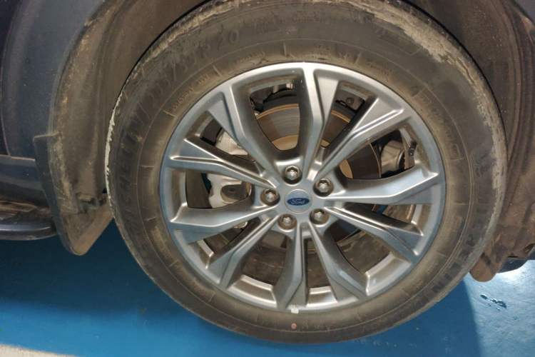 Used Ford Explorer 2020 EcoBoost 285 Rear-Drive Trend Edition 7-Seater Right Front Wheel Hub