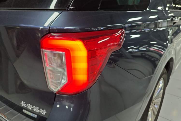 Used Ford Explorer 2020 EcoBoost 285 4x4 Titanium Edition 6 Seats Right Rear Taillight