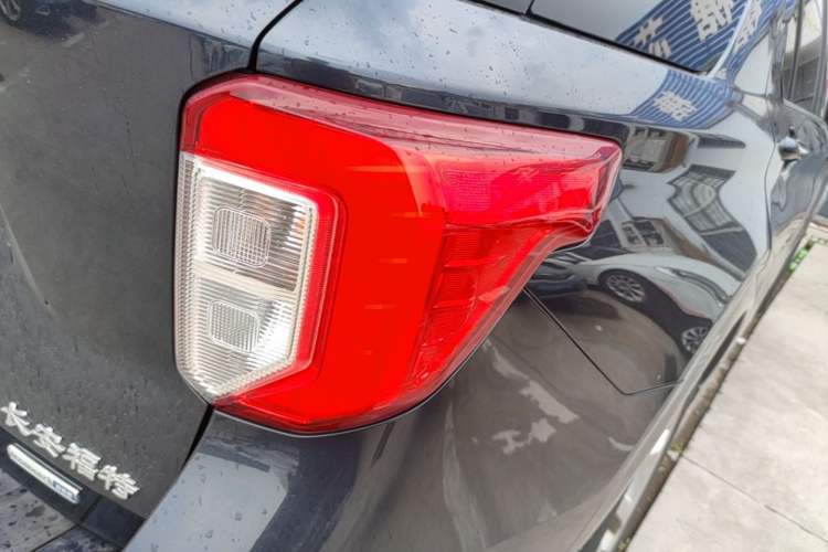 Used Ford Explorer 2020 EcoBoost 285 4x4 Platinum Edition 7-Seater Right Rear Taillight