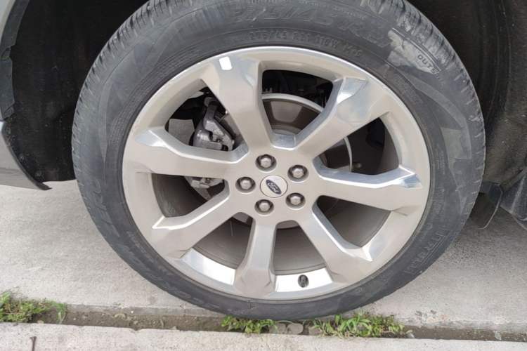 Used Ford Explorer 2020 EcoBoost 285 4x4 Platinum Edition 7-Seater Right Rear Wheel Hub
