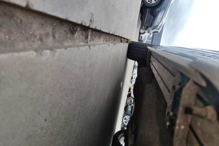 Used Ford Explorer 2020 EcoBoost 285 4x4 Platinum Edition 7-Seater Right Side Sill