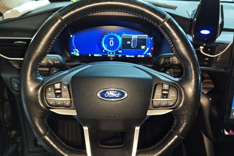 Used Ford Explorer 2020 EcoBoost 285 4x4 Titanium Edition 6 Seats Steering Wheel