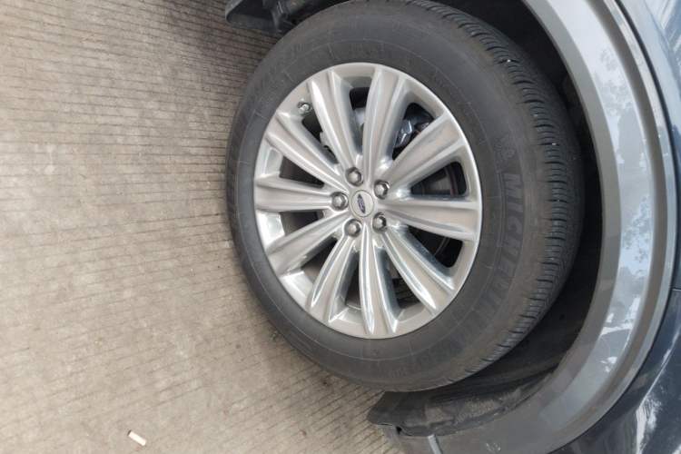 Used Ford Explorer 2020 EcoBoost 285 4x4 Titanium Edition 6 Seats Right Front Wheel Hub