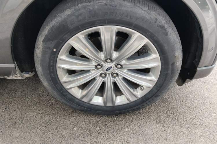 Used Ford Explorer 2020 EcoBoost 285 4x4 Titanium Edition 7-Seater Right Front Wheel Hub