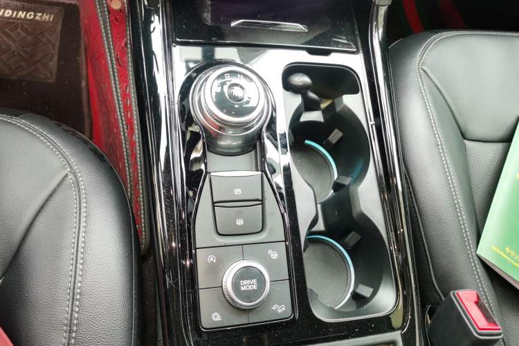 Used Ford Explorer 2020 EcoBoost 285 4x4 Titanium Edition 6 Seats Gear Lever