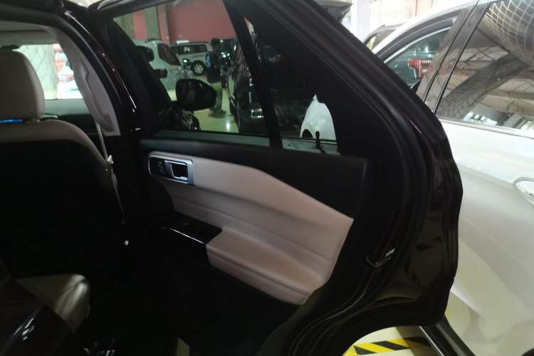 Used Ford Explorer 2020 EcoBoost 285 Rear-Drive Trend Edition 6 Seats Interior 6