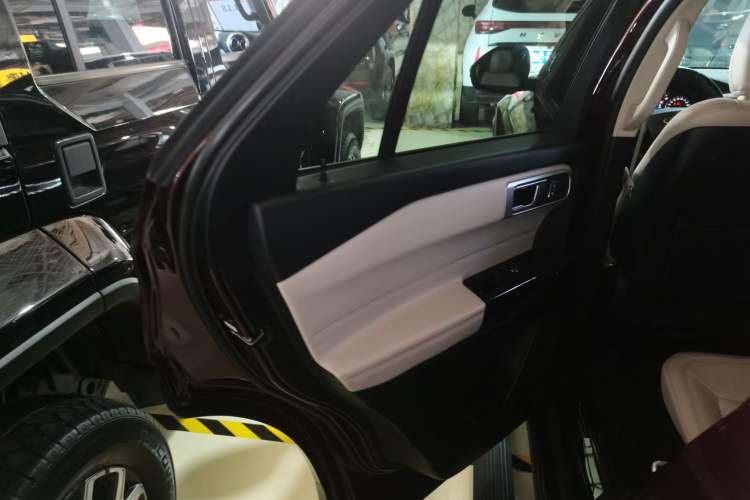 Used Ford Explorer 2020 EcoBoost 285 Rear-Drive Trend Edition 6 Seats Interior 8