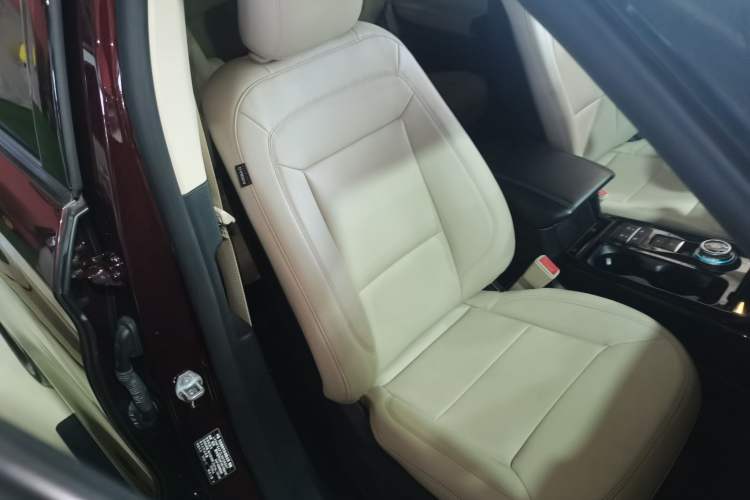 Used Ford Explorer 2020 EcoBoost 285 Rear-Drive Trend Edition 6 Seats Right Front Seat