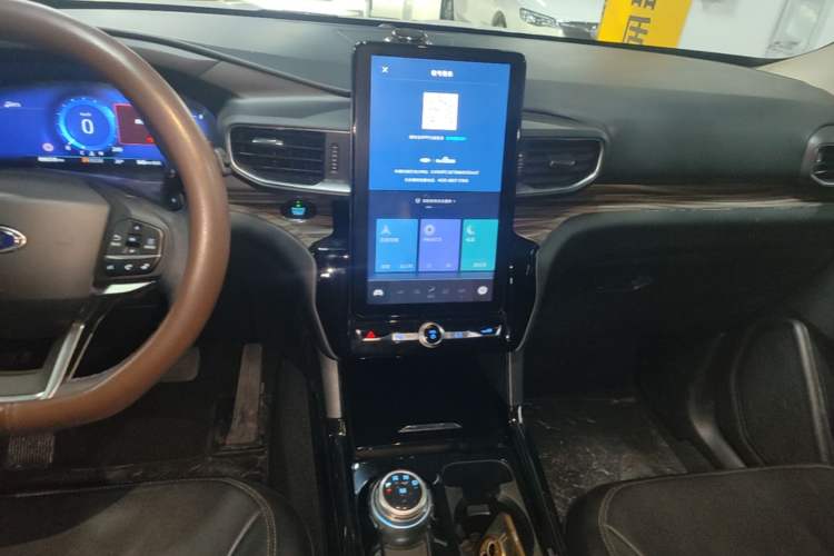 Used Ford Explorer 2020 EcoBoost 285 4x4 Titanium Edition 7-Seater Audio And AC Panel