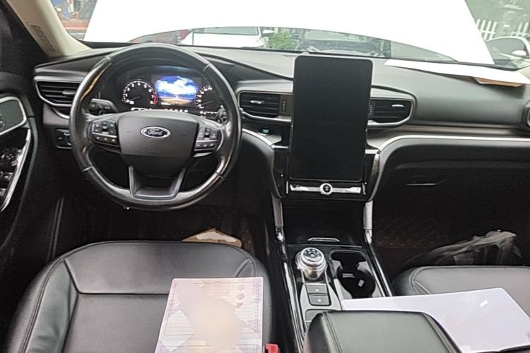 Used Ford Explorer 2020 EcoBoost 285 Rear-Drive Trend Edition 7-Seater Center Console