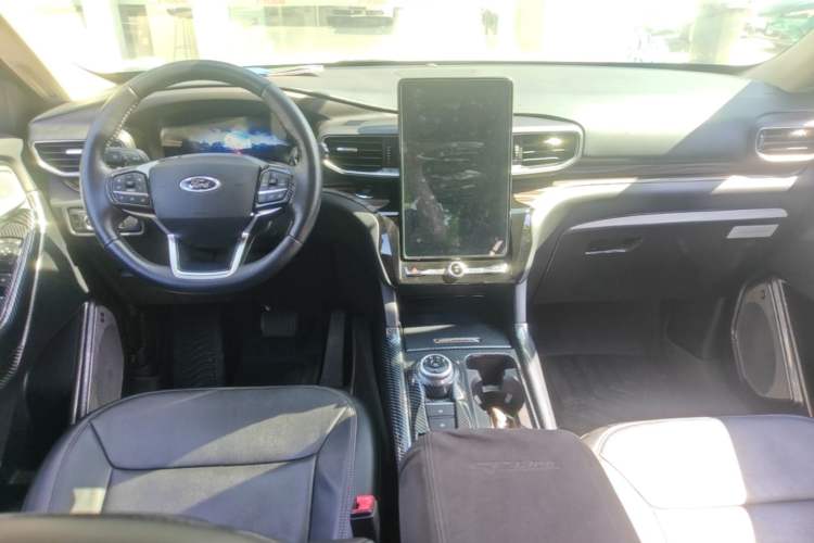 Used Ford Explorer 2020 EcoBoost 285 4x4 Titanium Edition 7-Seater Center Console