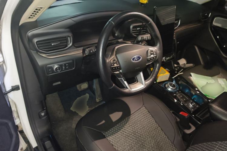 Used Ford Explorer 2020 EcoBoost 285 4x4 Titanium Edition 7-Seater Center Console