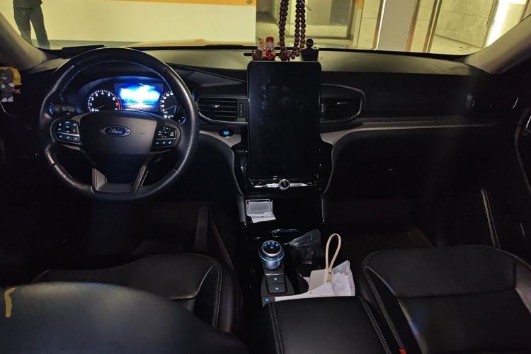 Used Ford Explorer 2020 EcoBoost 285 4x4 Trend Edition 7-Seater Center Console
