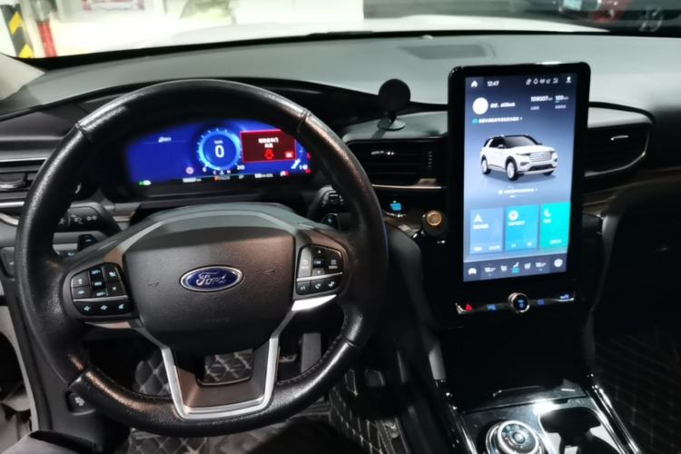Used Ford Explorer 2020 EcoBoost 285 4x4 Titanium Edition 7-Seater Center Console