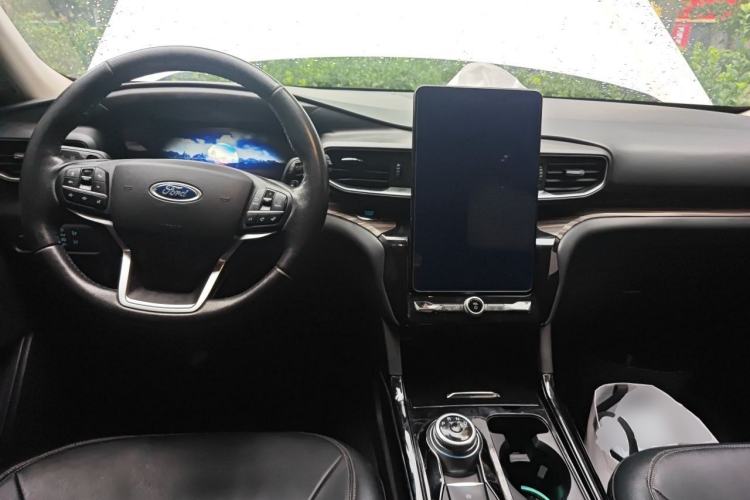 Used Ford Explorer 2020 EcoBoost 285 4x4 Titanium Edition 7-Seater Center Console