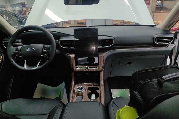 Used Ford Explorer 2020 EcoBoost 285 4x4 Titanium Edition 7-Seater Center Console