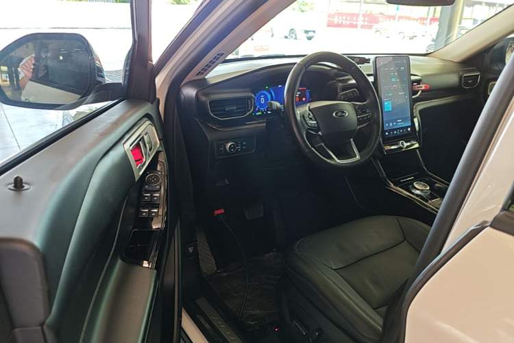 Used Ford Explorer 2020 EcoBoost 285 4x4 Titanium Edition 6 Seats Driver Seat