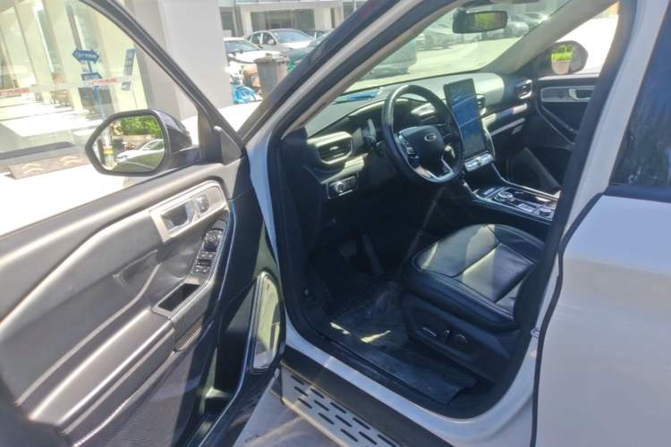 Used Ford Explorer 2020 EcoBoost 285 4x4 Titanium Edition 7-Seater Driver Seat