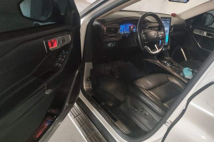 Used Ford Explorer 2020 EcoBoost 285 4x4 Titanium Edition 7-Seater Driver Seat