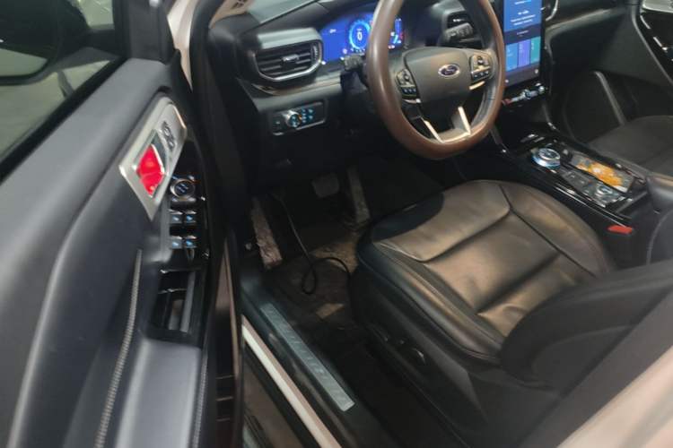 Used Ford Explorer 2020 EcoBoost 285 4x4 Titanium Edition 7-Seater Driver Seat