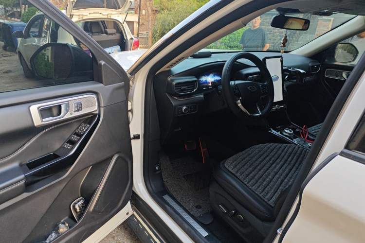 Used Ford Explorer 2020 EcoBoost 285 4x4 Titanium Edition 6 Seats Driver Seat