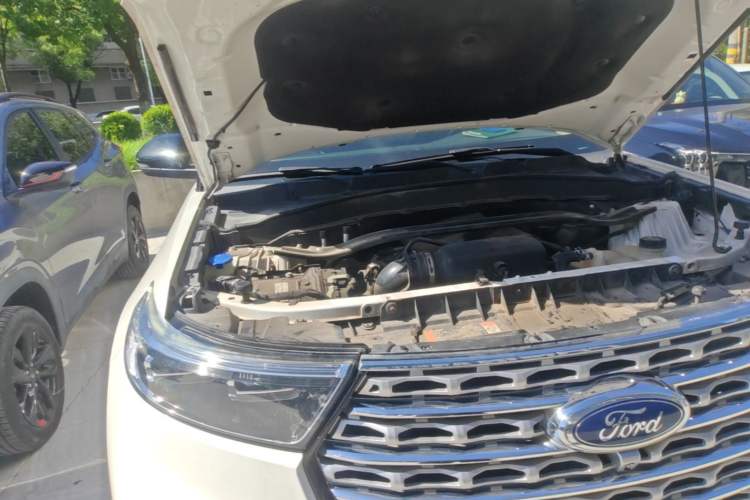 Used Ford Explorer 2020 EcoBoost 285 4x4 Titanium Edition 7-Seater Engine Bay Right