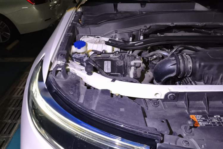 Used Ford Explorer 2020 EcoBoost 285 4x4 Titanium Edition 7-Seater Engine Bay Right