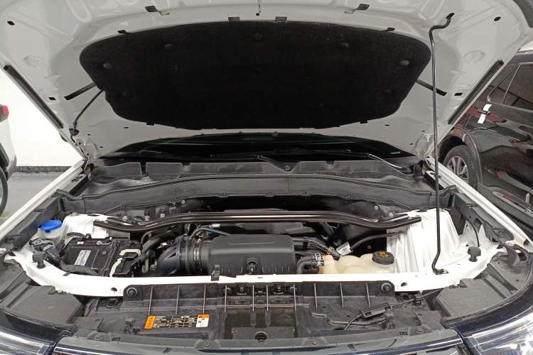 Used Ford Explorer 2020 EcoBoost 285 4x4 Titanium Edition 6 Seats Engine Bay