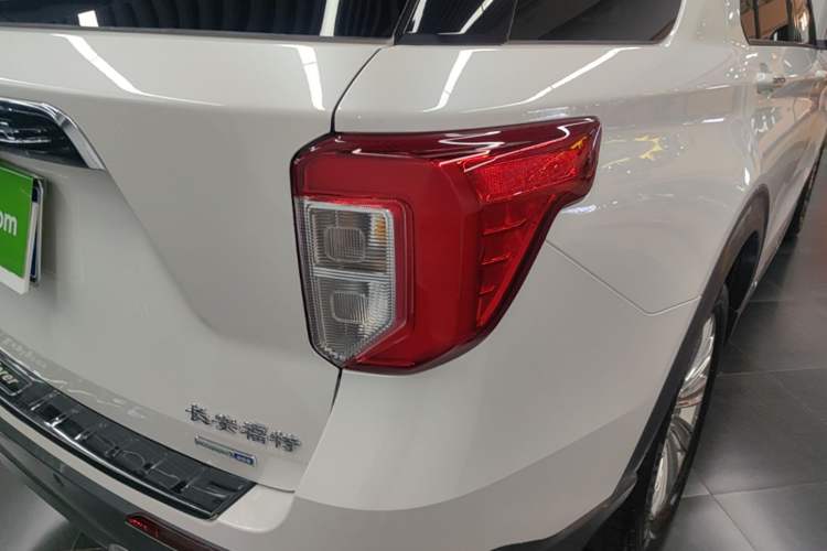Used Ford Explorer 2020 EcoBoost 285 4x4 Titanium Edition 7-Seater Exterior 3
