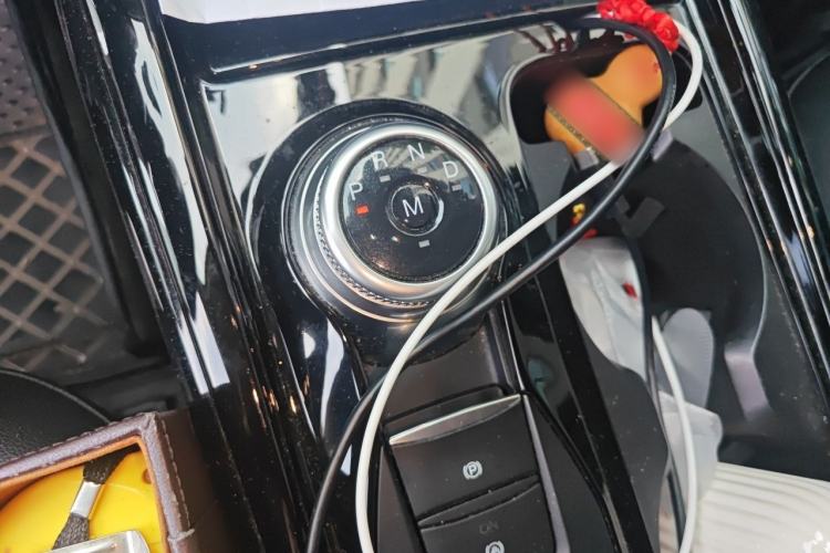 Used Ford Explorer 2020 EcoBoost 285 4x4 Trend Edition 7-Seater Gear Lever